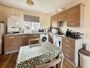Kitchen/ Diner - click for photo gallery